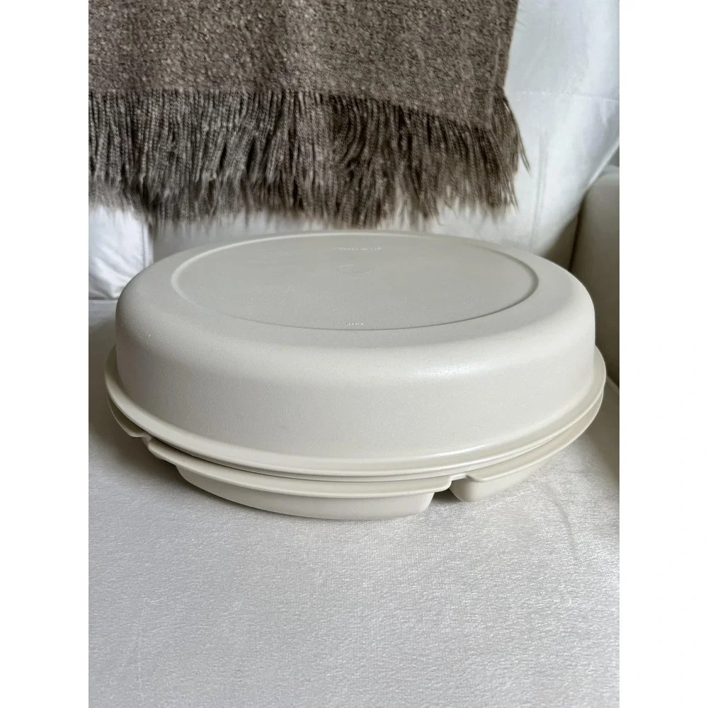Tupperware vintage round